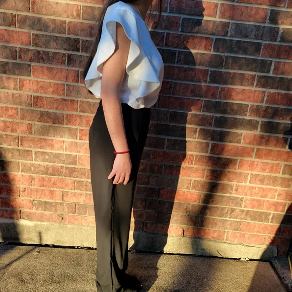 ASOS Jumpsuit Womens 8 Black White Ruffle Sleeve Colorblock Party One Piece - Picture 4 of 16